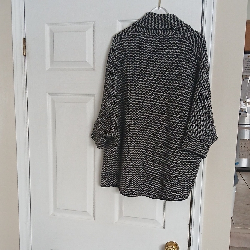 💓3/$15 Black and White Women's Cardigan - Picture 7 of 13